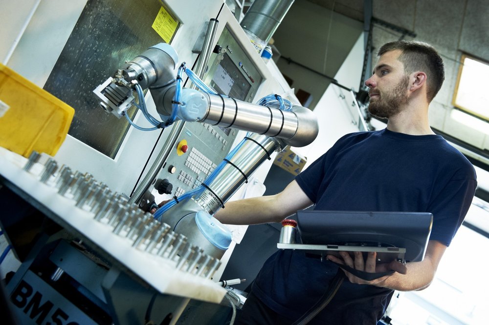 Kollmorgen drives the lightweight helpers of Universal Robots